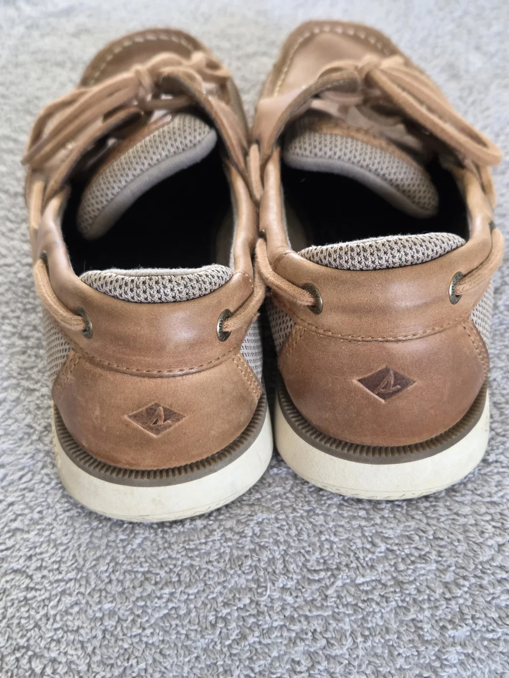 Sperry Men's Chestnut Leather Deck Shoes with Laces. Size 8.5